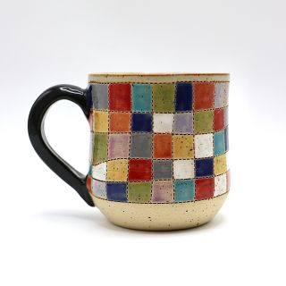 Patchworkovy hrnček z krajiny farieb a snov 🧙🏼‍♀️ Každý štvorček ukrýva kúsok čarovného sveta – tam, kde sa farby...